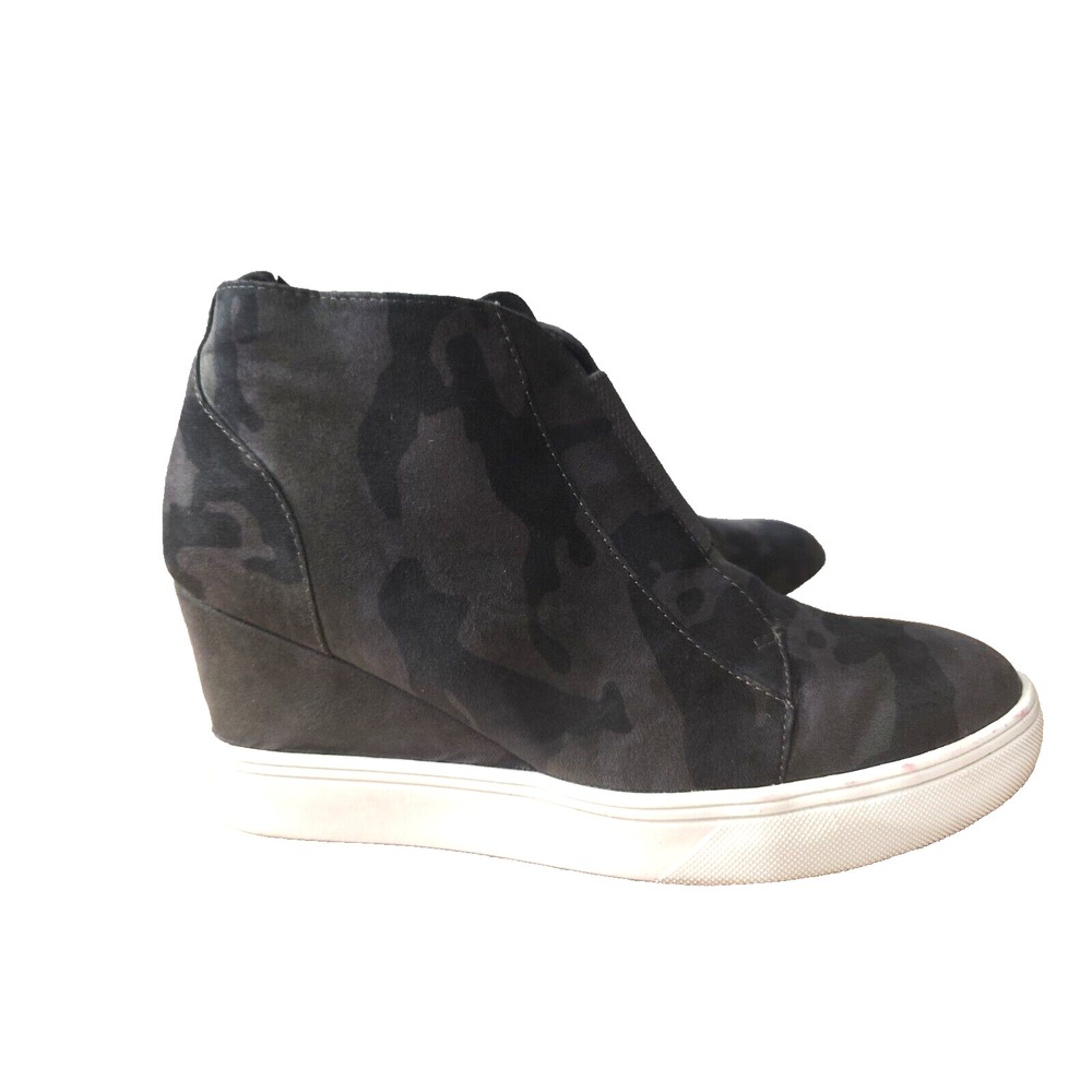 MIA Womens Ariannaโ camo platform sneaker Size 8.5